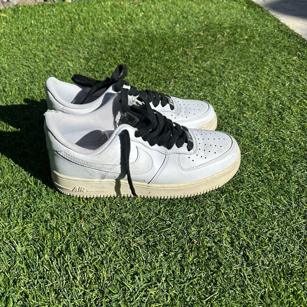 Nike Air Force 1 White Shoes With Black Laces Size 7.5 Men’s